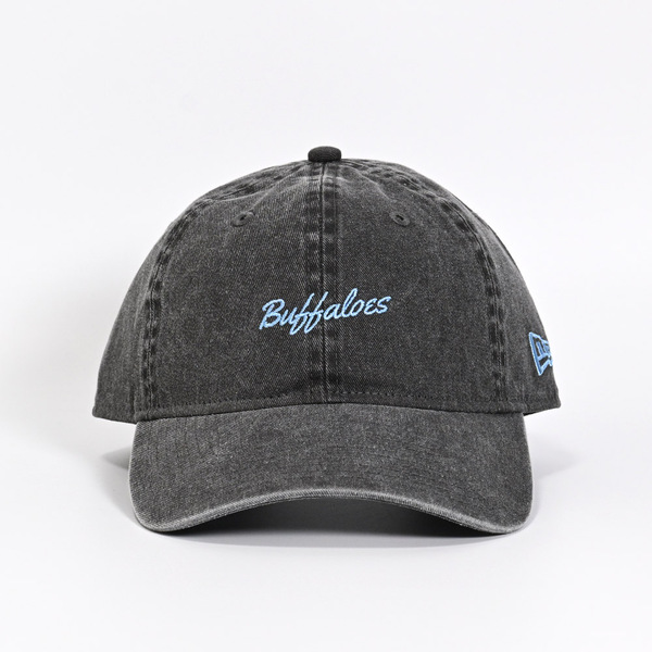 Buffaloes×NEW ERAキャップ 9TWENTY/カーシブロゴ（アシッドウォッシュ） ブラック×ライトブルー